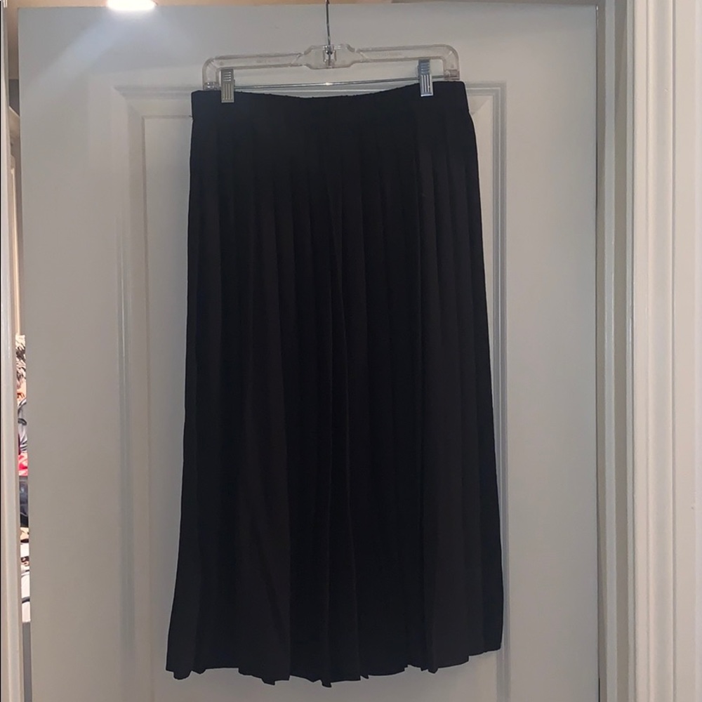 Black Pleated MIDI Skirt